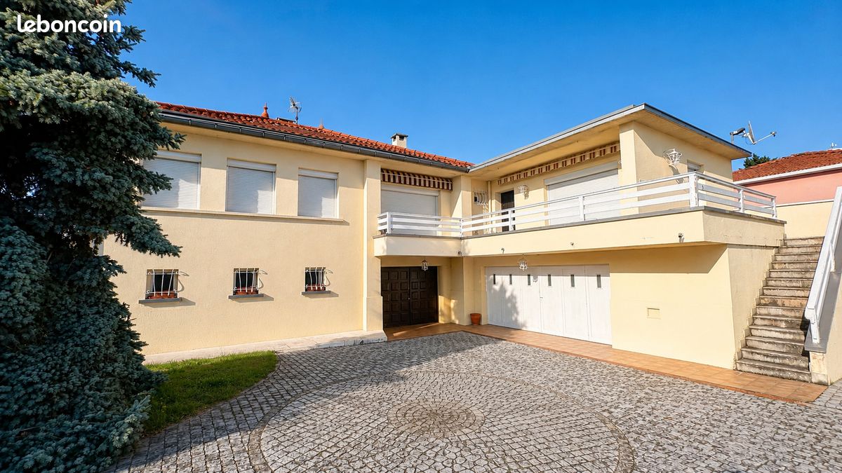 Maison 6 pièces 132 m² · à Vénissieux · 132 m² · 370 000 €