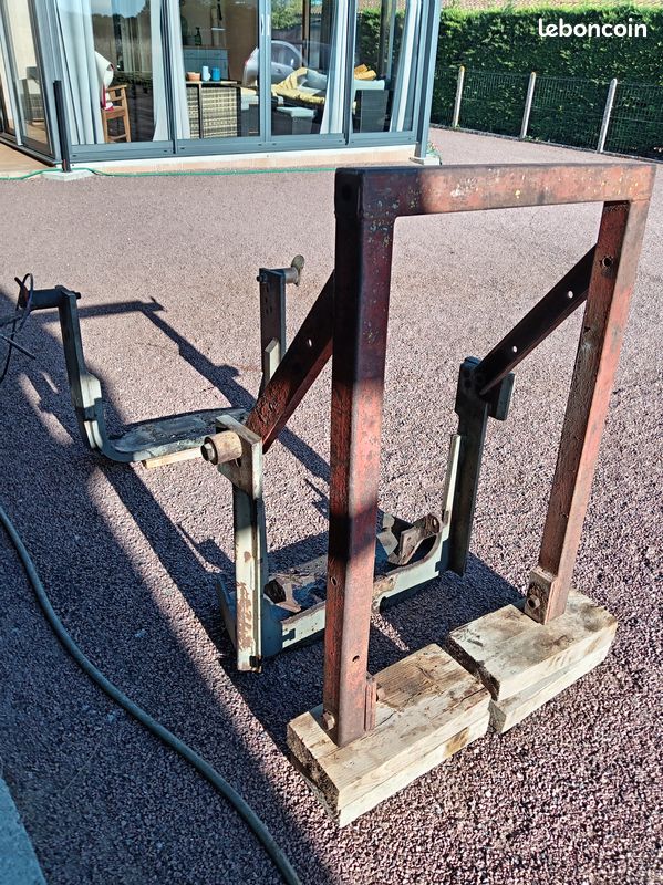 Bâti de fourche Faucheux pour Massey Ferguson (image 1)