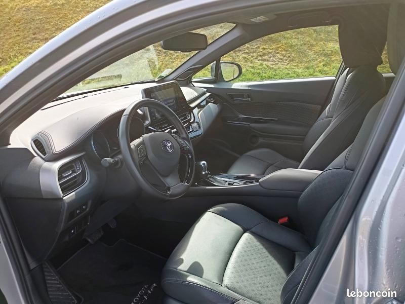 Toyota C-HR 122h Distinctive 2WD E-CVT (image 14)