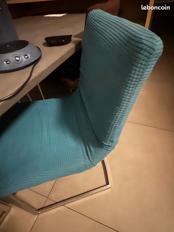 Îlot de cuisine équipé avec table et chaises (image 5)