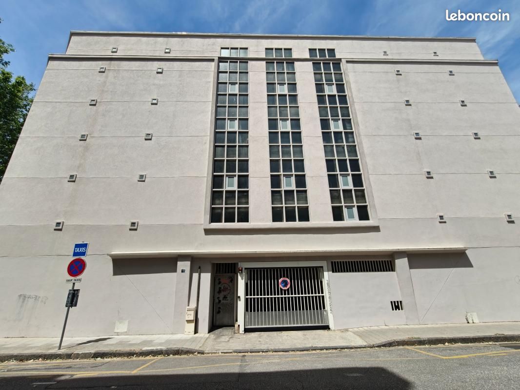 Parking 15 m² · à Grenoble · 15 m² · 17 000 €