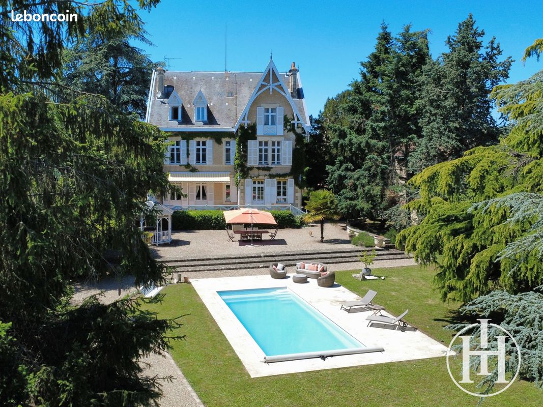 Maison 13 pièces 416 m² · à Saint-Amand-Montrond · 416 m² · 646 800 €