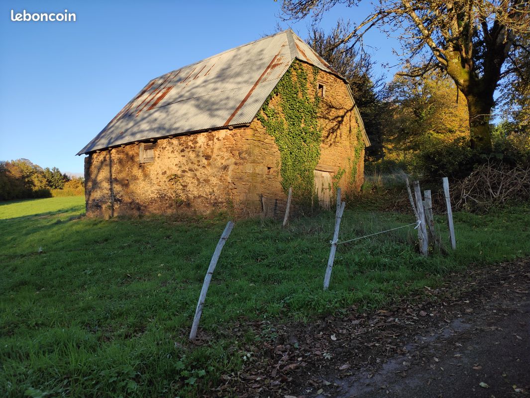 Maison 1 pièce 120 m² · à Pleaux · 120 m² · 35 000 €