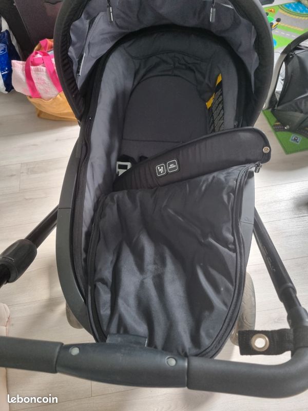 Vend poussette 3 en 1 (image 1)
