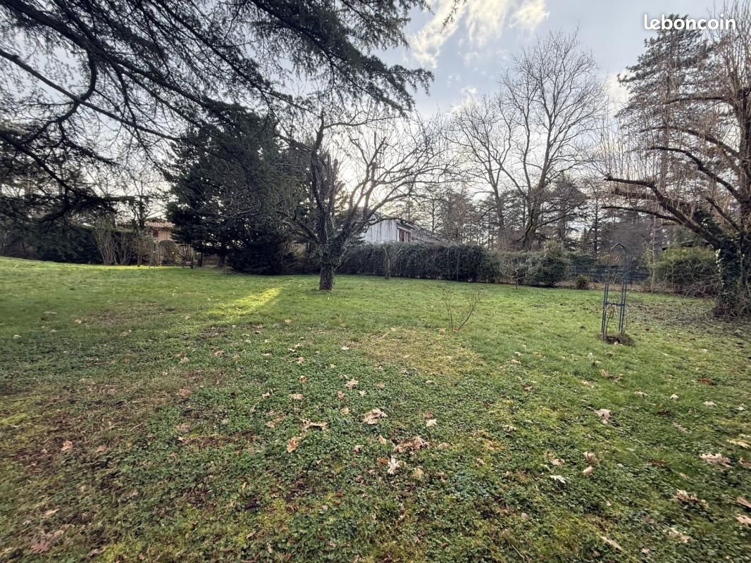 Terrain 930 m² Charbonnieres Les Bains · à Charbonnières-les-Bains · 490 000 €