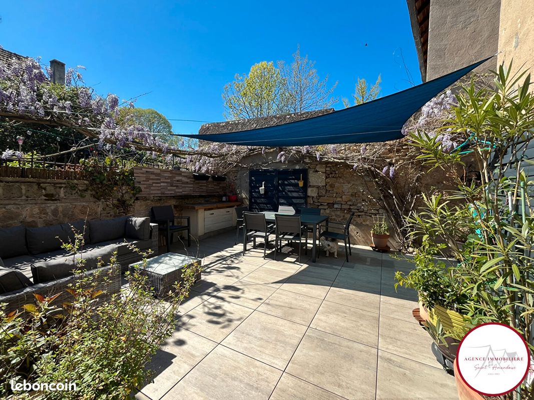Maison 7 pièces 189 m² · à Saint-Amand-Montrond · 189 m² · 244 000 €