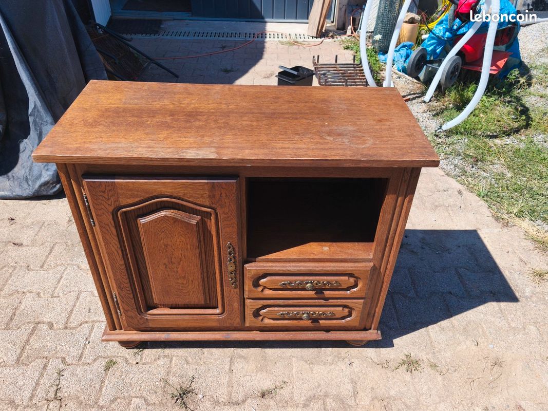 Commode en bois (image 1)