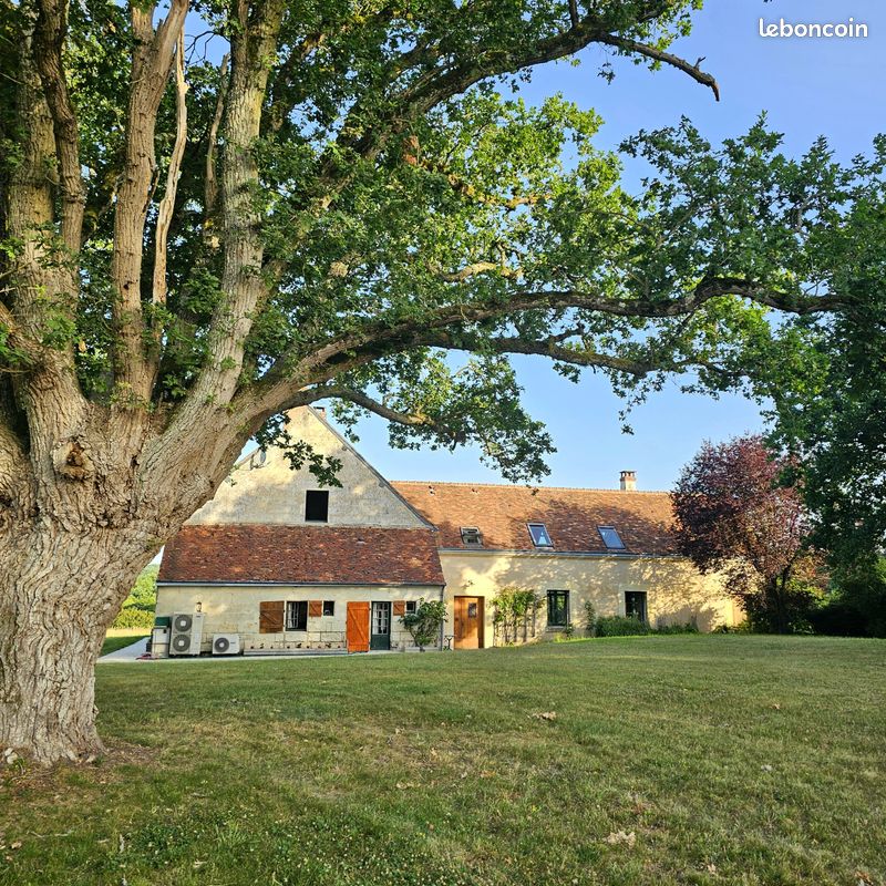 Maison 10 pièces 261 m² · à La Chartre-sur-le-Loir · 261 m² · 483 000 €