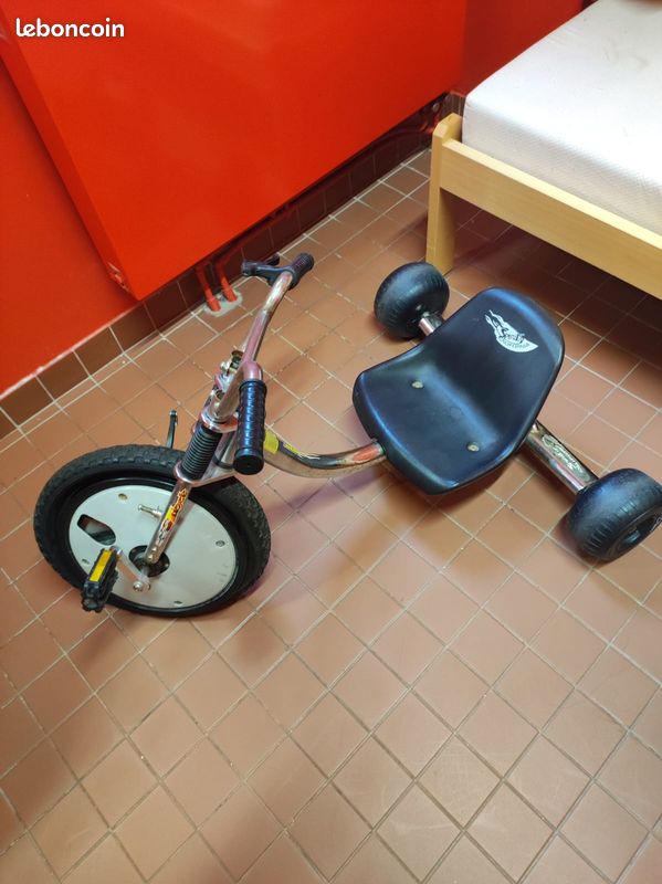 Tricycle noir Big Wheel Vélos