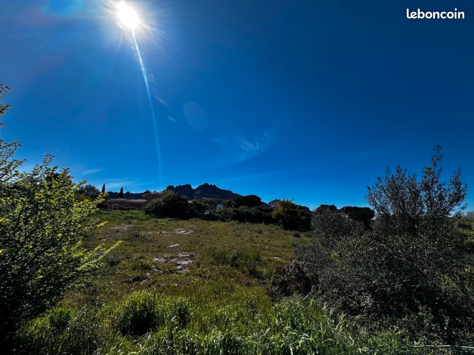 Terrain 665 m² Roquebrune Sur Argens · à Roquebrune-sur-Argens · 230 000 €