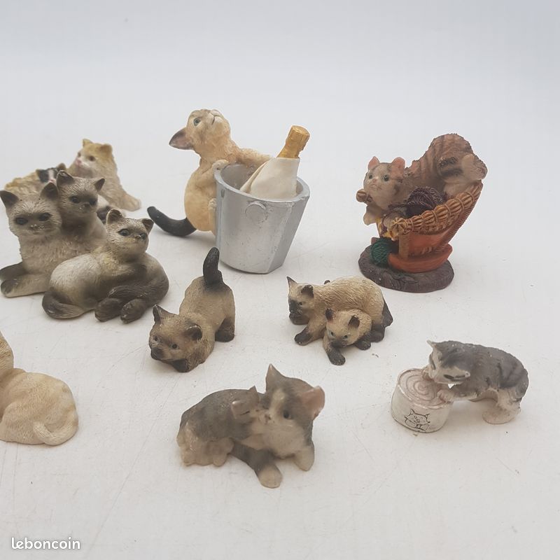 Lot de 13 figurines de chats (image 4)