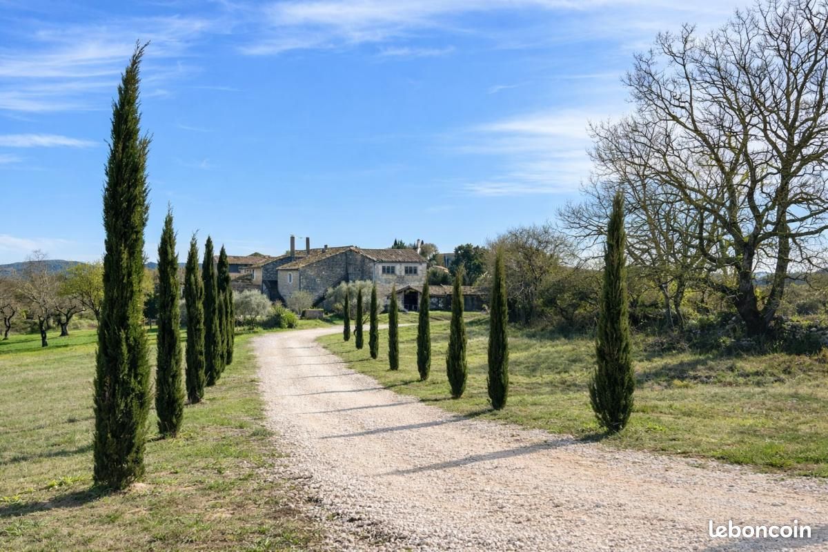 Maison 15 pièces 356 m² · à Barjac · 356 m² · 625 000 €