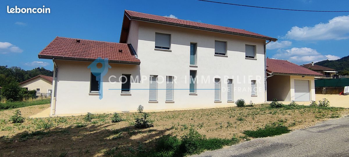 Maison 7 pièces 142 m² · à Charavines · 142 m² · 1 900 €
