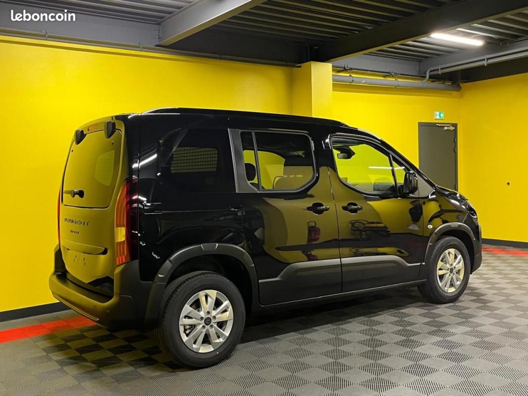 Peugeot Rifter 1.5 BLUEHDI 130CV EAT8 Allure N1 / EN STOCK SANS MALUS (image 14)