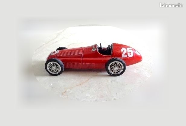 Voiture miniature de collection Alfa Roméo F1 au 1/43e (image 3)