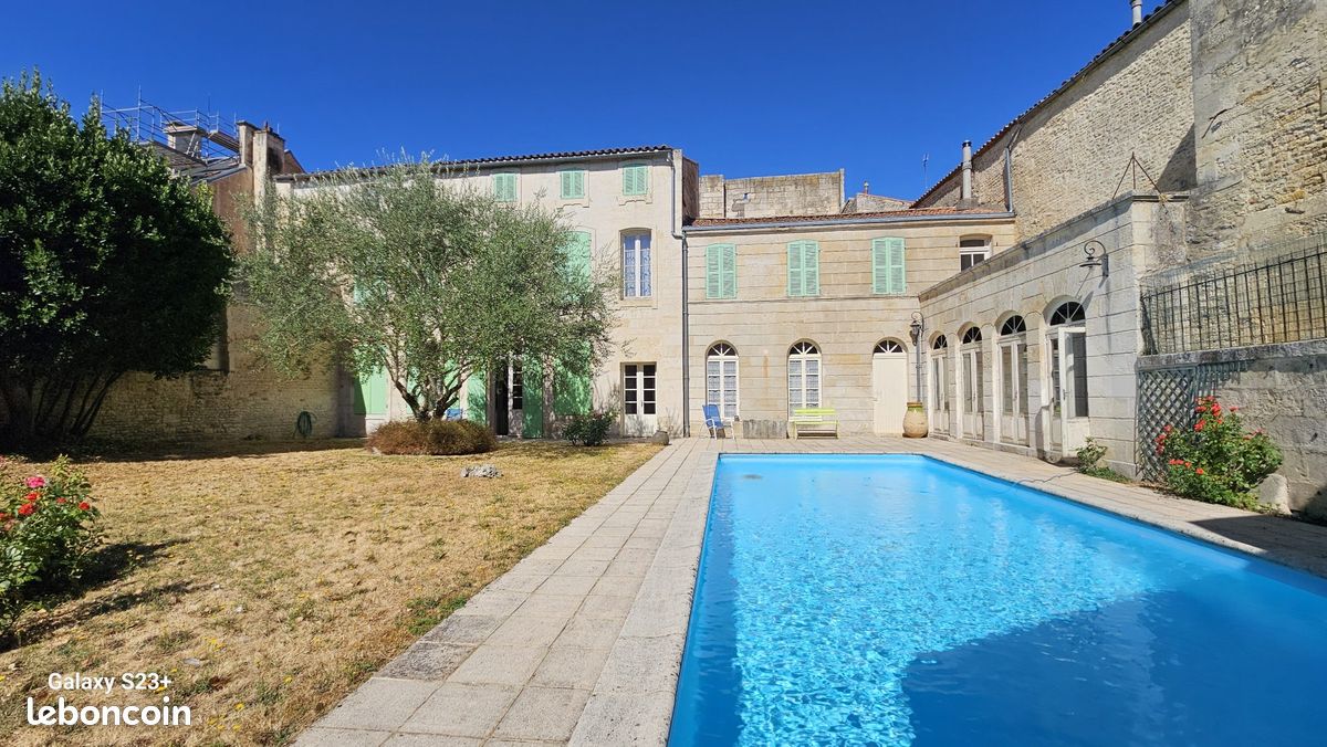 Maison 7 pièces 327 m² · à Niort · 327 m² · 618 000 €