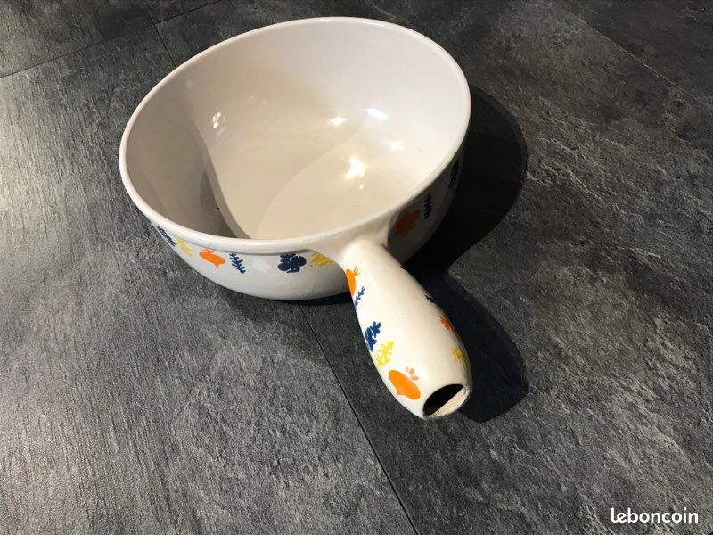 Old Cast Iron Pan or Fondue Pot Le Creuset 22 France Special Edition - Canada