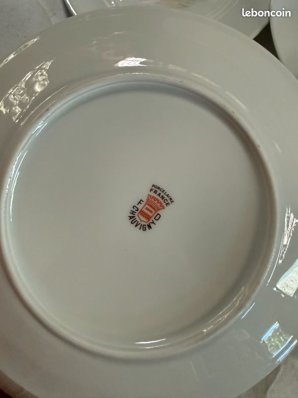 6 Petites assiettes en porcelaine blanche décor calèches chauvigny (image 4)