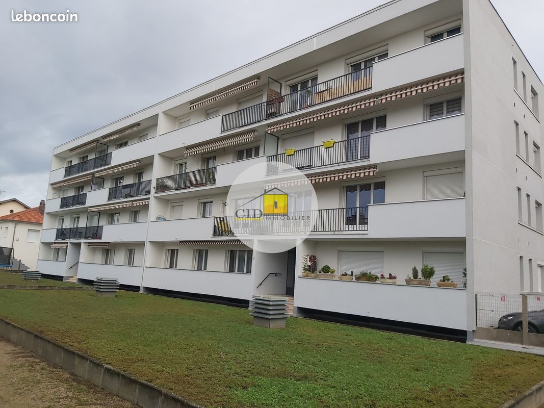 Appartement 4 pièces 83 m² · à Saint-Priest · 83 m² · 990 €