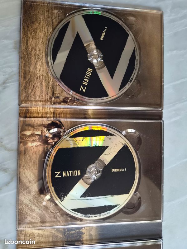 Coffret dvd z nation saison 1
4 dvd
Zombies (image 3)