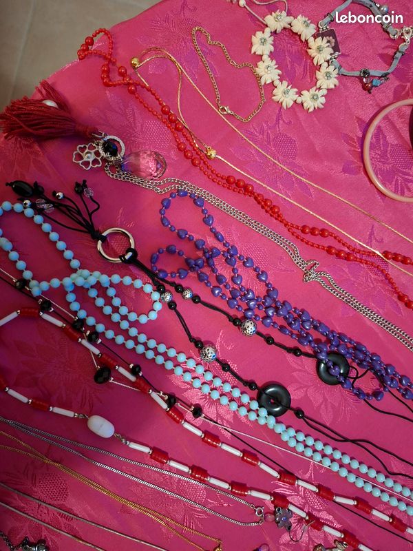 Lot de bijoux fantaisies (image 5)
