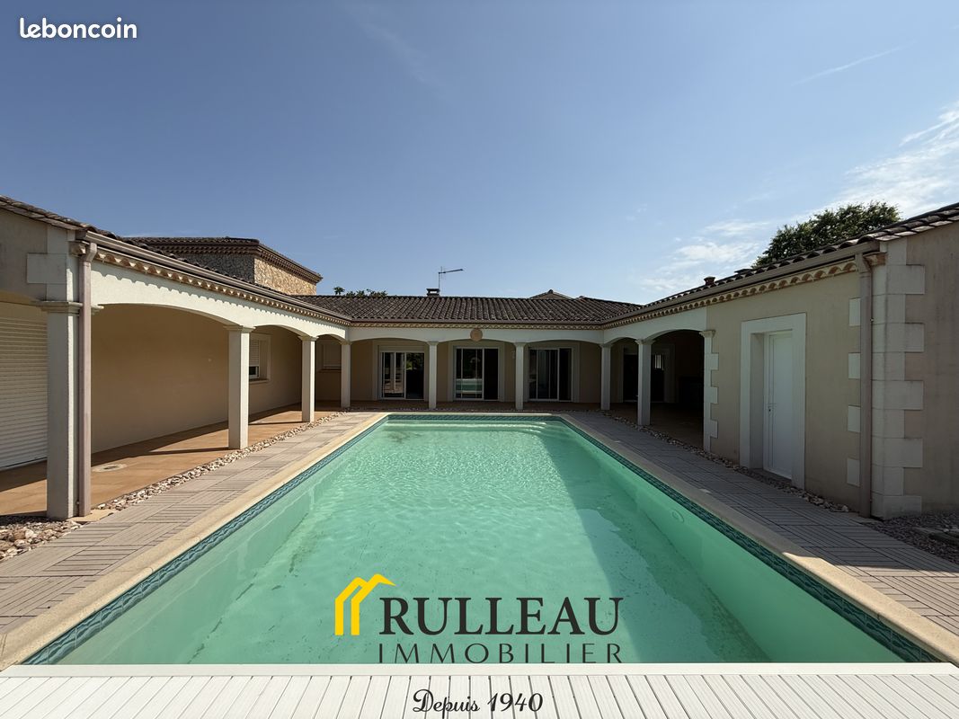 Maison 6 pièces 227 m² · à Ambarès-et-Lagrave · 227 m² · 625 000 €