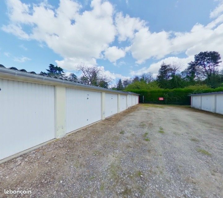 Parking 14 m² · à Chauvigny · 14 m² · 64 €/mois