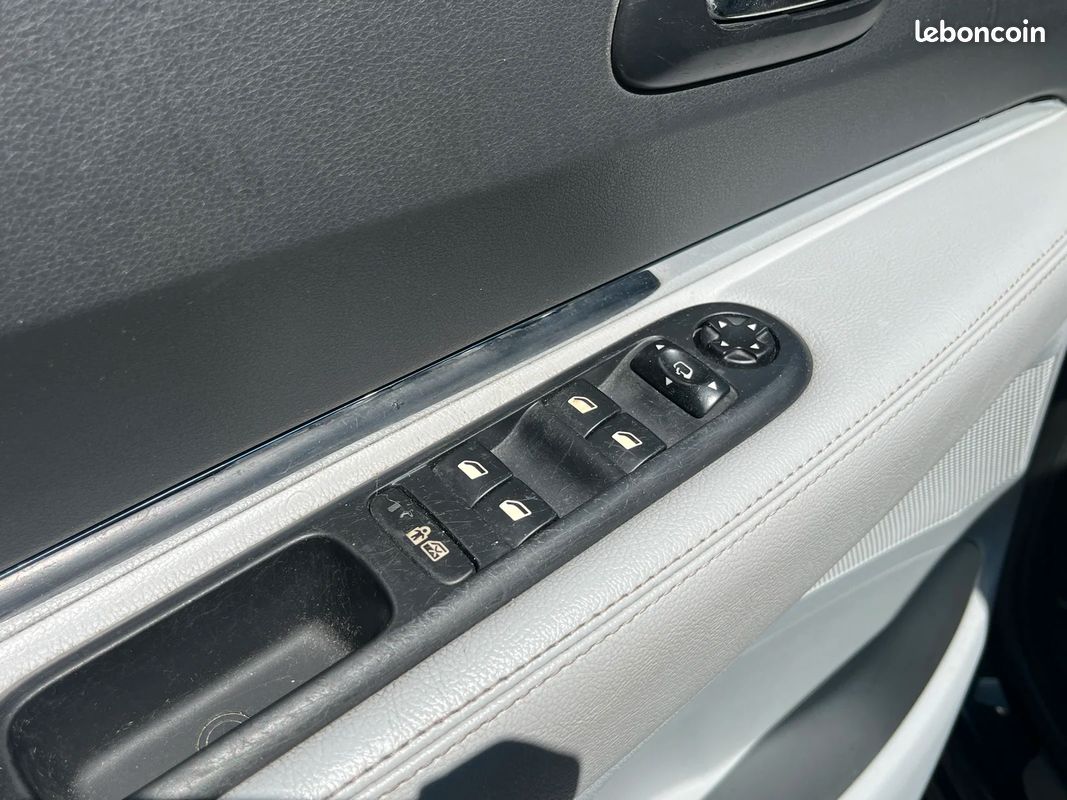 Peugeot 3008 2.0 HDI 150CH Féline / 1ERE MAIN / ENTRETIEN COMPLET / FULL OPTIONS / TOIT PANORAMIQUE (image 34)