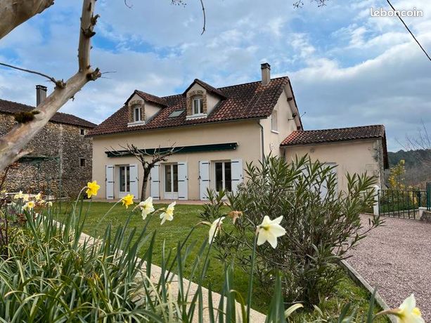 Pavillon 7 pièces 233 m²