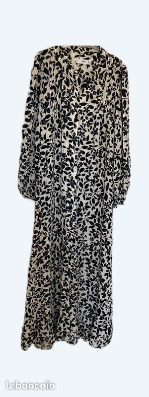 Longue robe blanche fleur noir manche bouffante Vêtements