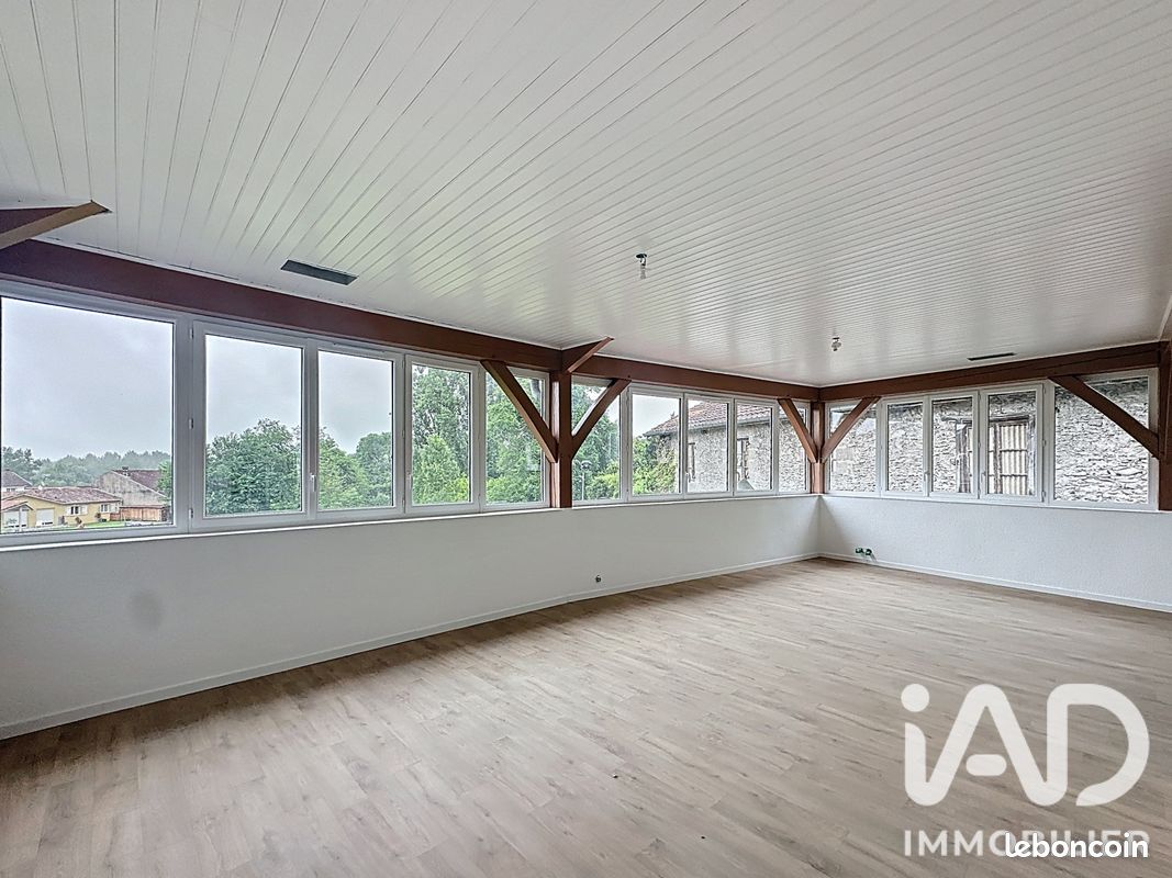 Appartement 4 pièces 122 m² · à Villeneuve-de-Marsan · 122 m² · 165 000 €