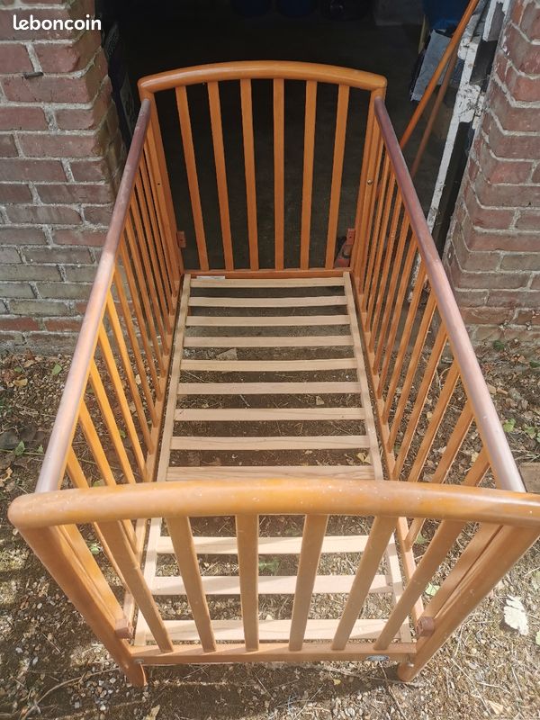 Lit bébé en bois (image 2)