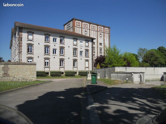 Je rech investisseur GARAGE BOX 18m2 6m x 3m toit bac acier. H2m30 à 2m50. Belle Copropriete arborée. Dite LA CHAPELLE bas, q