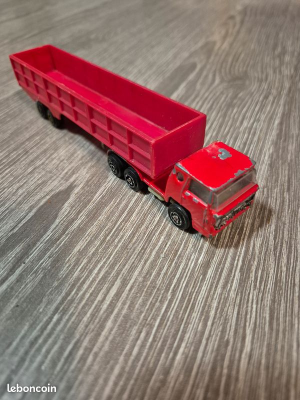 ANCIEN PETIT CAMION en Tole & Plastique Semi-Remorque Joustra Nestlé