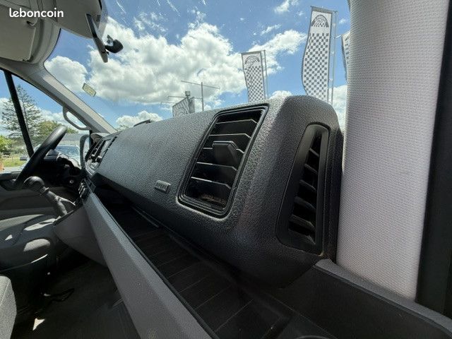 Volkswagen CRAFTER FOURGON VOLKSWAGEN CRAFTER 177 CV GPS TEL CAMERA DE RECUL VITRE ARRIERE Fourgon Business Line L4 H3 (21 243HT) (image 36)