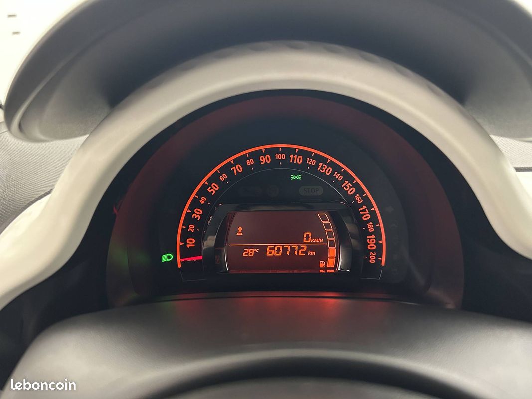 RENAULT Twingo III SCe 65 Equilibre (image 17)