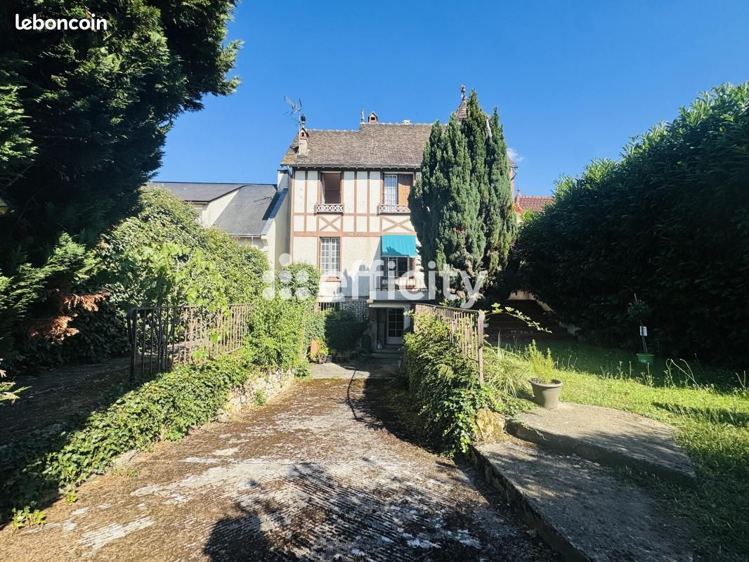 Maison 8 pièces 320 m² · à Mandres-les-Roses · 320 m² · 525 000 €