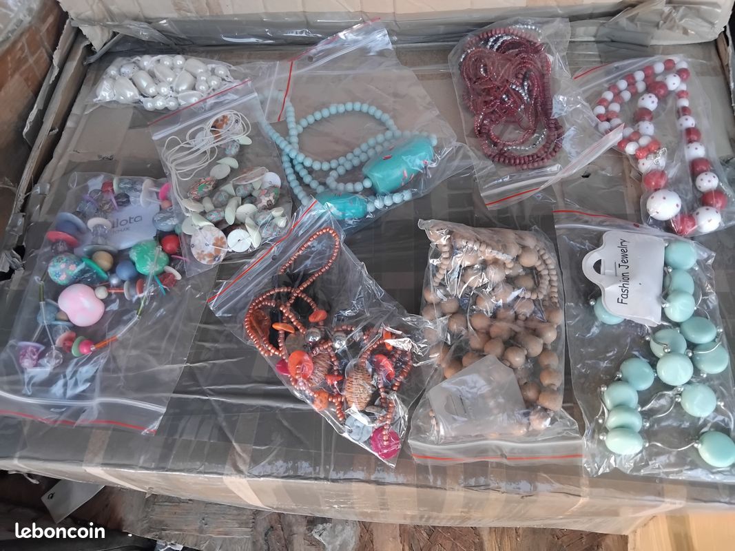 ② Destockage d'un lot de bijoux en pierre et pierre de santé - Pierres