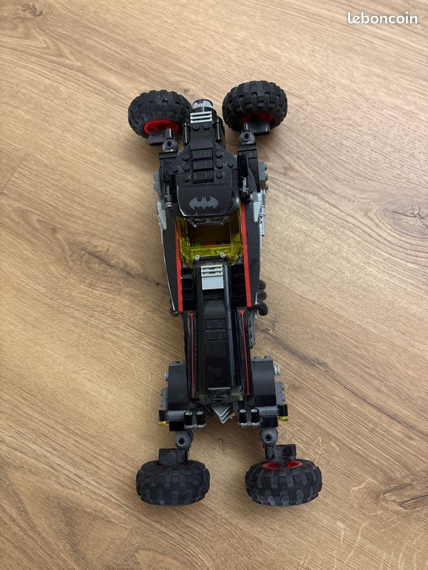 Lego batmobile (image 3)