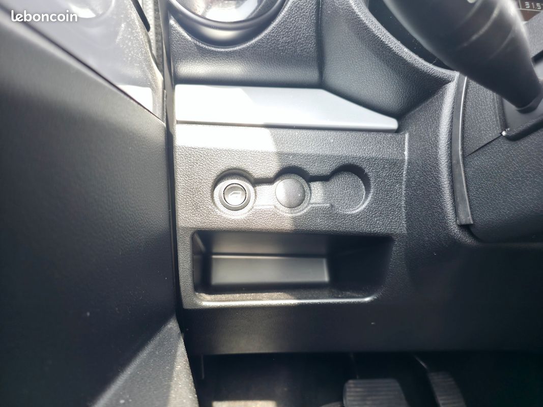 AIXAM CROSSOVER PREMIUM / CaMERA DE RECUL (image 28)