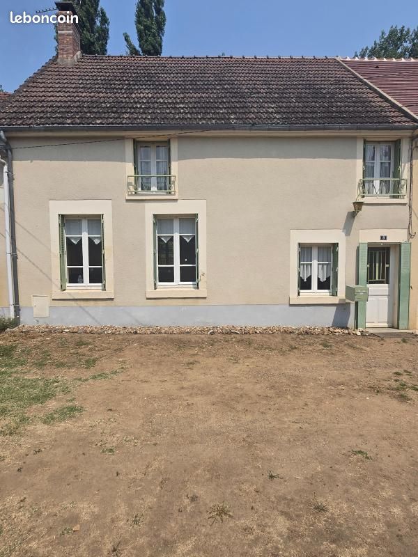 Maison 3 pièces 97 m² · à Mesves-sur-Loire · 97 m² · 67 000 €