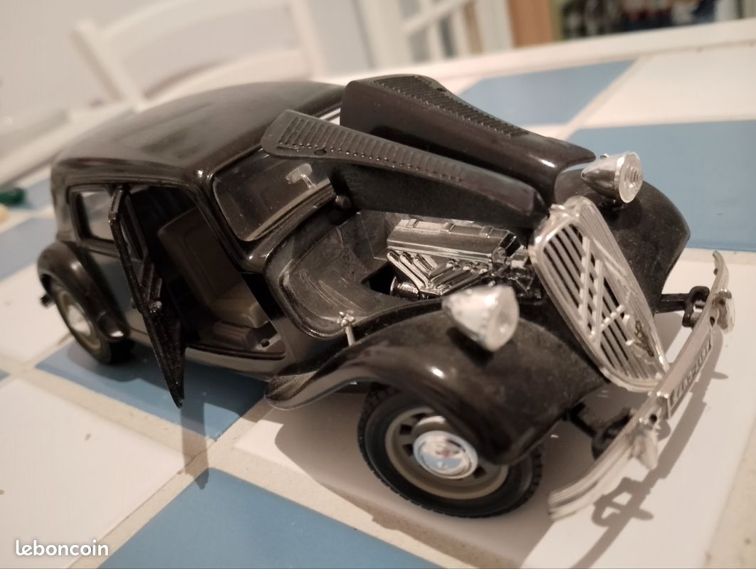 Citroen traction 15cv, burago 1/24 - Collection