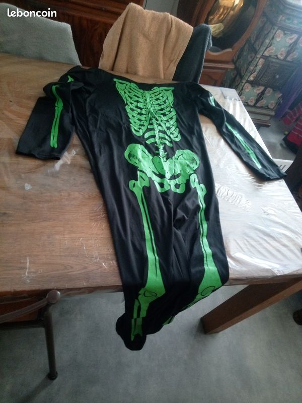 Déguisement d'halloween, bas et haut, combinaison scream très bon etat (image 5)