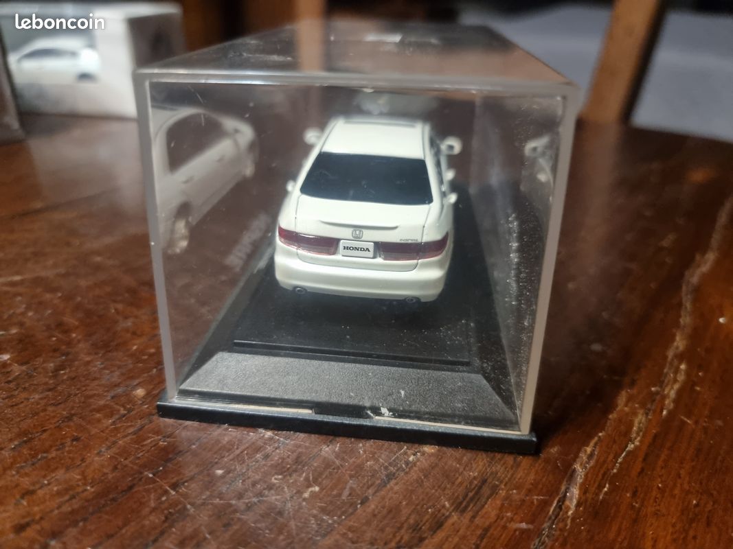 Honda Inspire au 1/43 de la marque Ebbro (image 4)