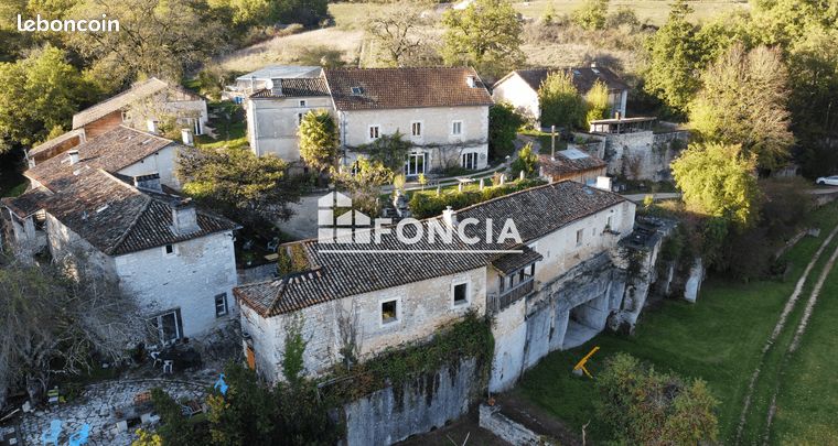 Hameau à vendre à 1 940 000 euros