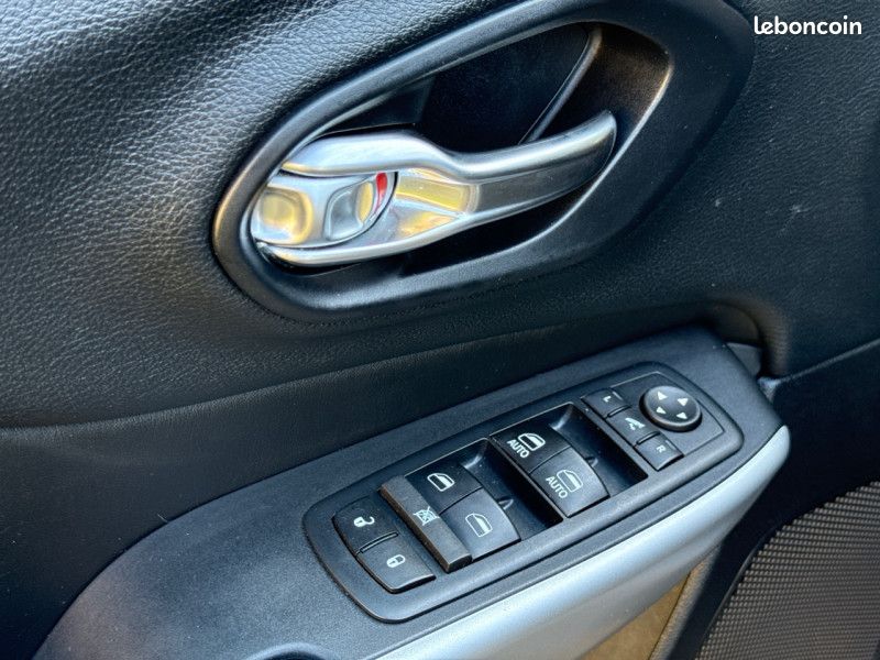 Jeep CHEROKEE 2.0 MULTIJET 140CH LONGITUDE / 2018 / CUIR / GPS / GARANTIE (image 13)
