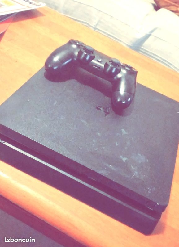 Vend Ps4 avec 1 manette Cable HDMI (image 1)