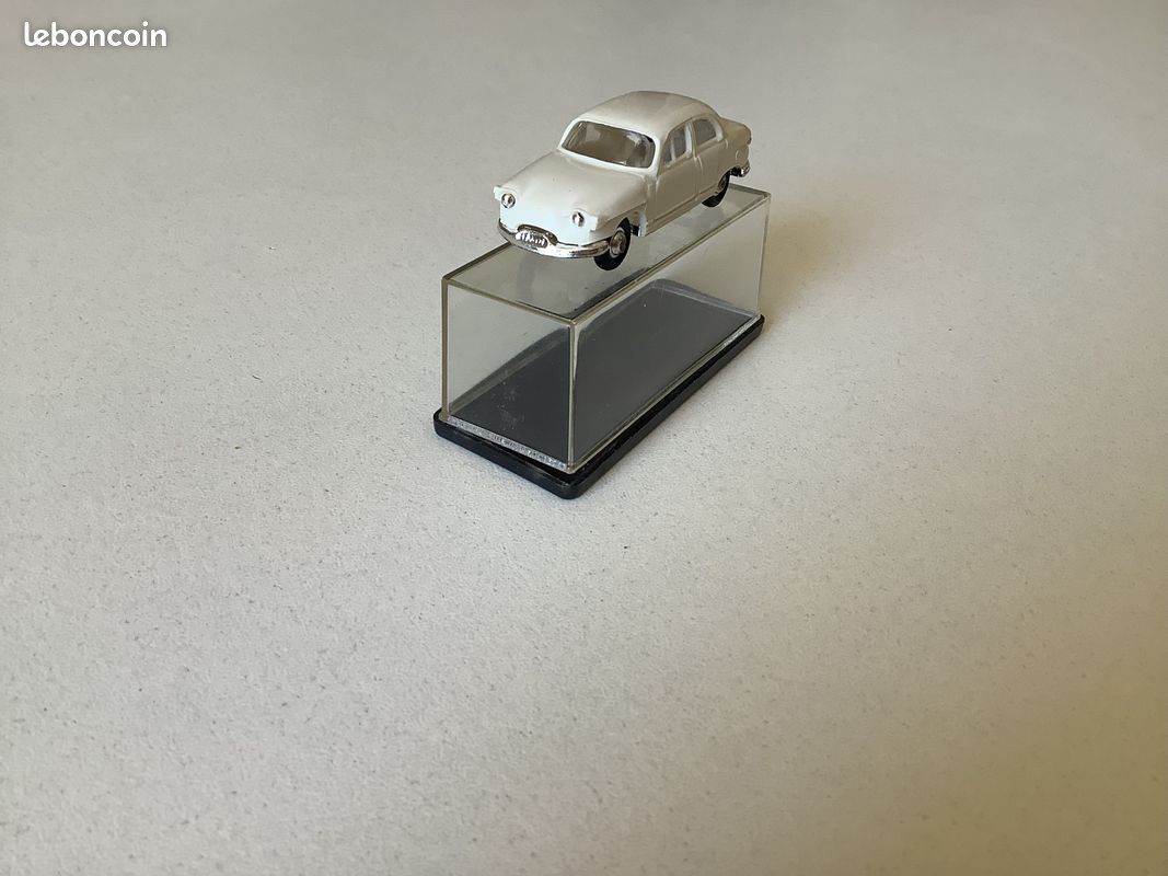Miniature norev échelle 1/43 panhard PL 17 - Collection