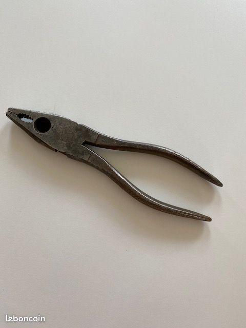 Pince ancienne (image 1)