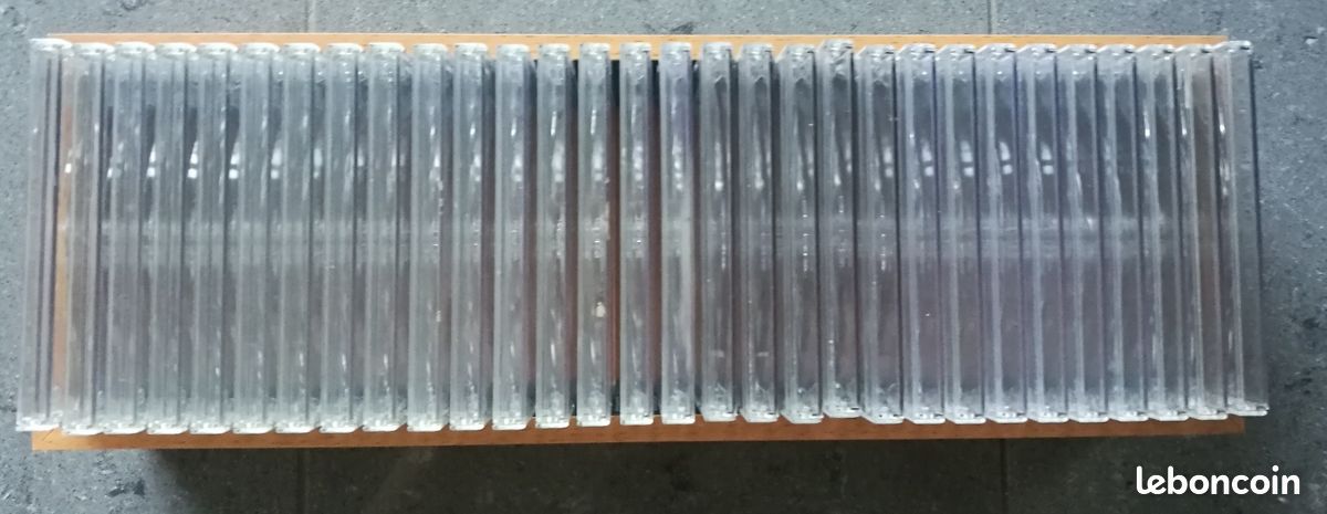 Tour range CD - 30 CD - Couleur bois ou noir (image 1)
